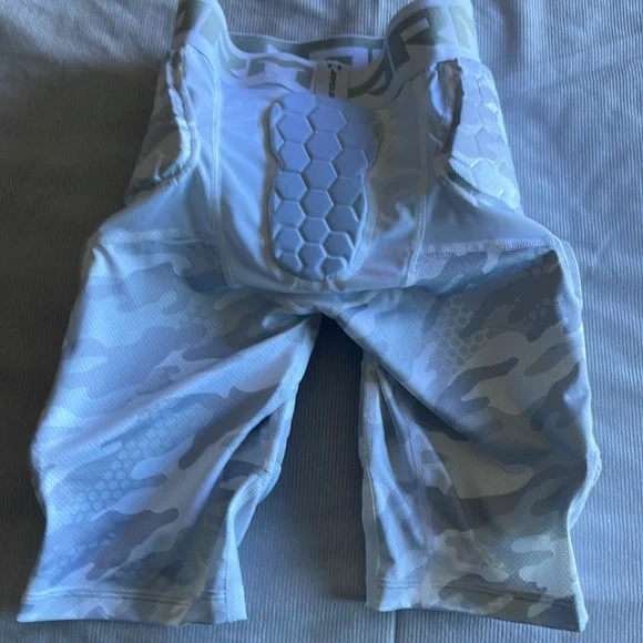 Under armour  football five pad girdle. New, never used. - Picture 2 of 4